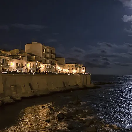 Via Cavour 32 4* Syracuse