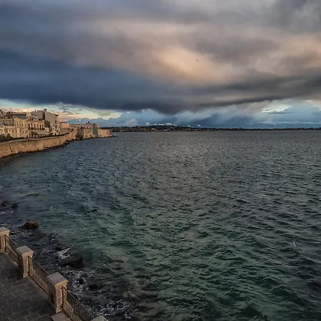 Via Cavour 32 Bed and Breakfast Συρακούσες